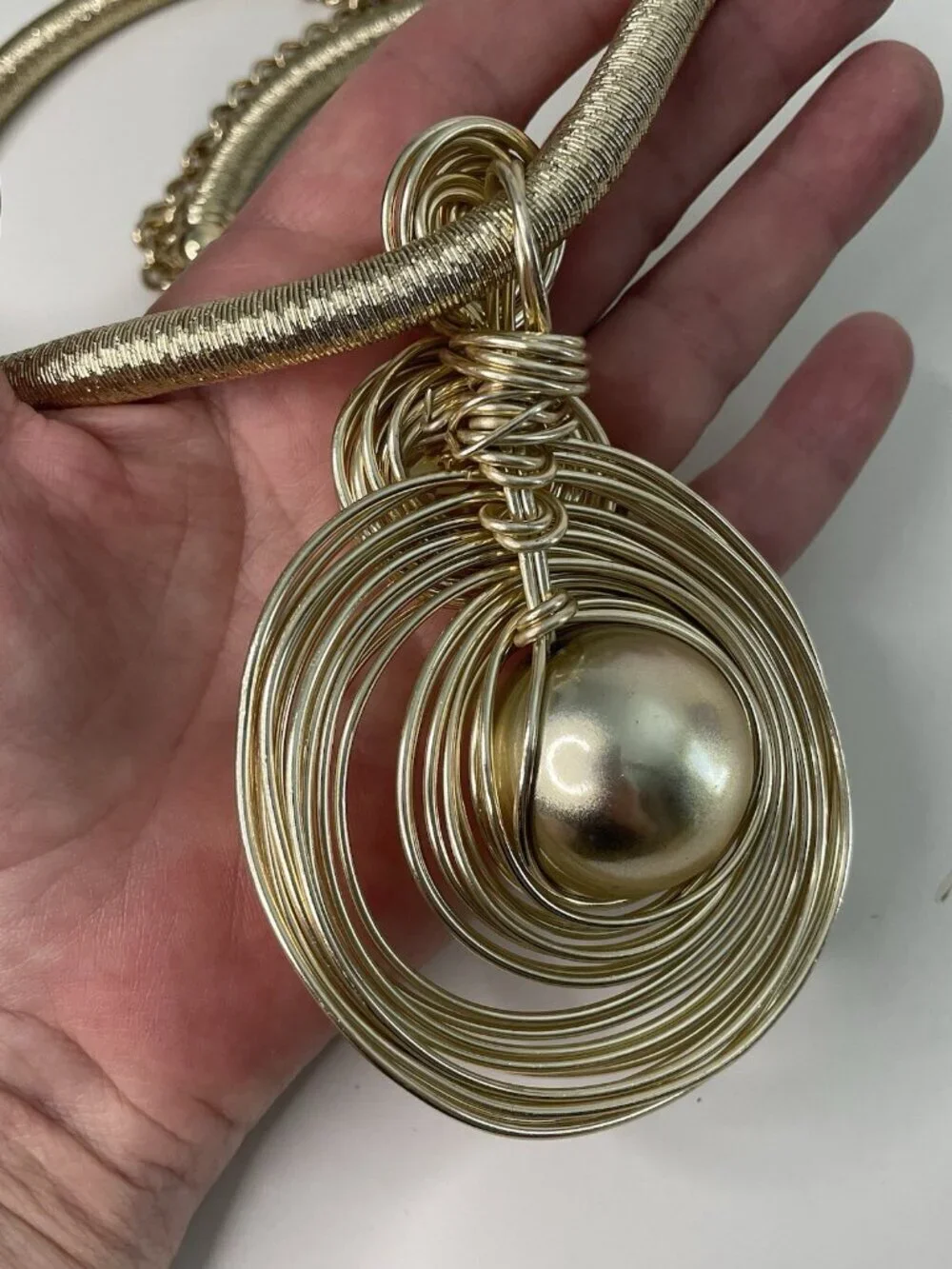 Women's Gold Wire Statement Pendant Necklace With Lobster Clasp Elegant Look